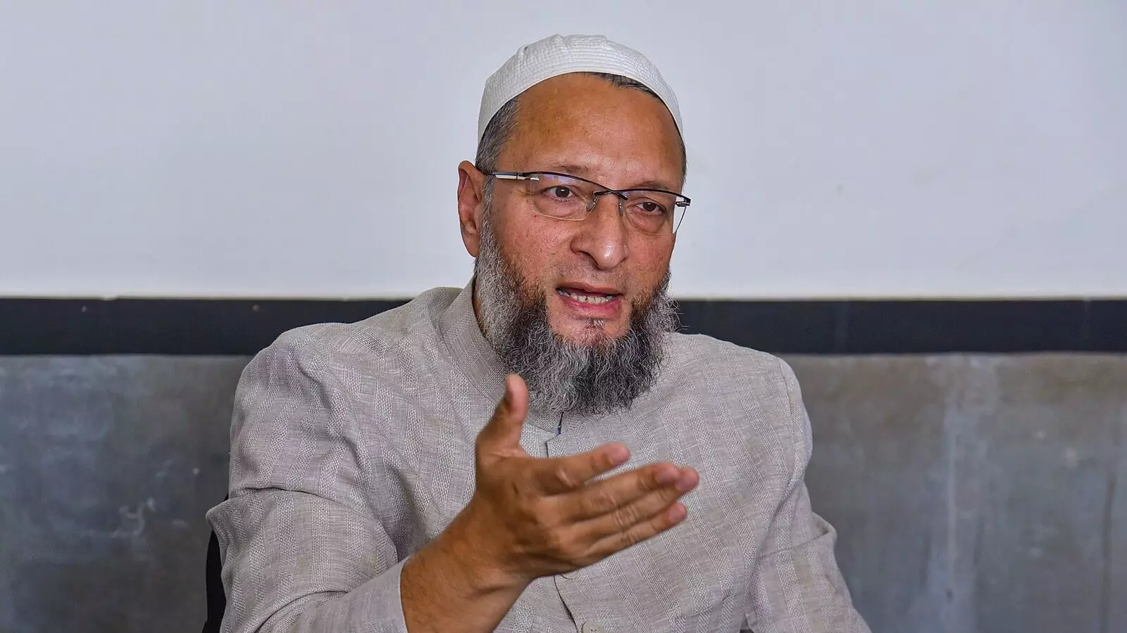 Delhi stampede deaths: Owaisi demands judicially-monitored SIT inquiry