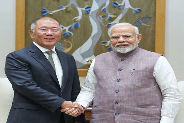 Hyundai Motor Group Chair Euisun Chung discusses investment with PM Modi