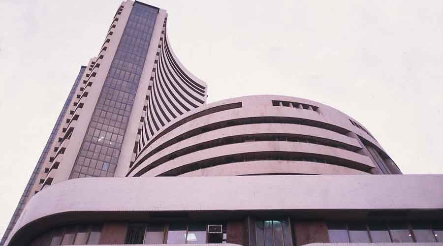 Sensex, Nifty hit fresh lifetime highs in early trade