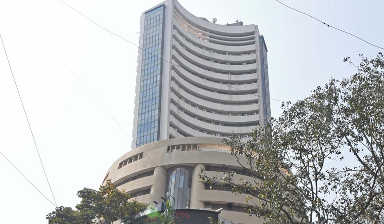 Sensex, Nifty tumble in early trade amid global market weakness