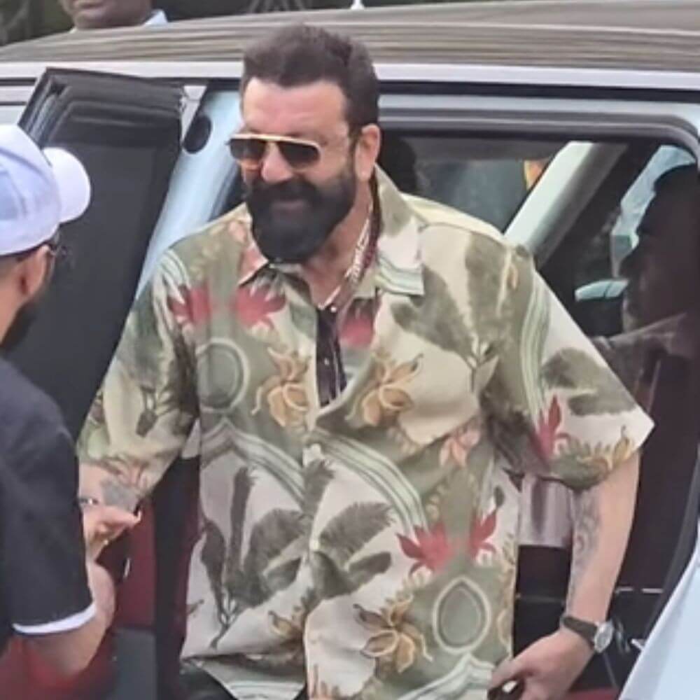 Sanjay Dutt visits Saif Ali Khan at the hospital