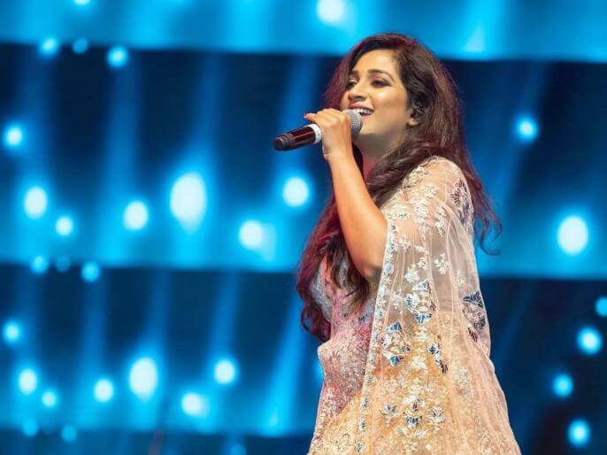 Shreya Ghoshal captivates audience with her performance at Sahitya AajTak