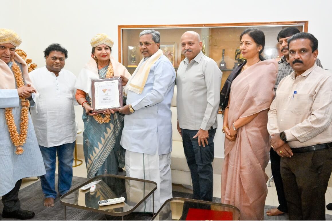 Shabana Azmi honoured with Lifetime Achievement Award, Rs 10 lakh by CM Siddaramaiah