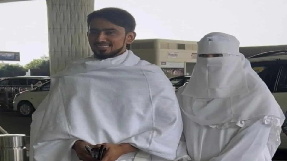 Newly weds Adnaan Shaikh, Ayesha jet off for their first Umrah