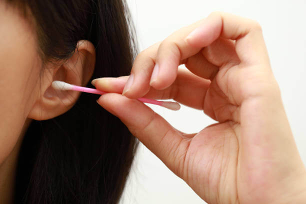 Know how to remove ear wax at home