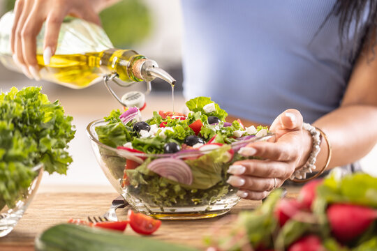 Study finds women on Mediterranean diet may lower risk of death 