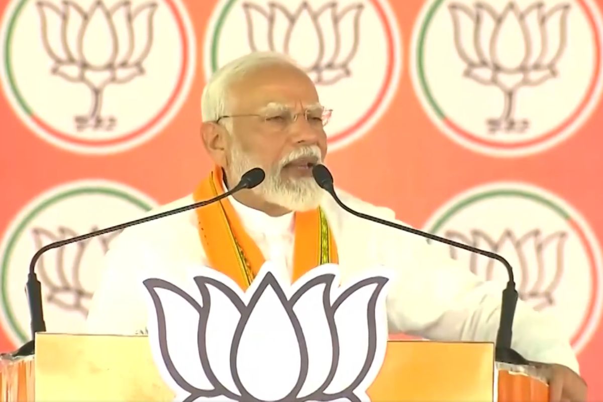 PM Modi says the Soren government has looted Jharkhand while we want to provide facilities like education, housing, and employment