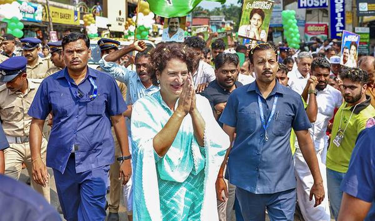 Priyanka Gandhi hold roadshows at Sultan Battery and Thiruvambady