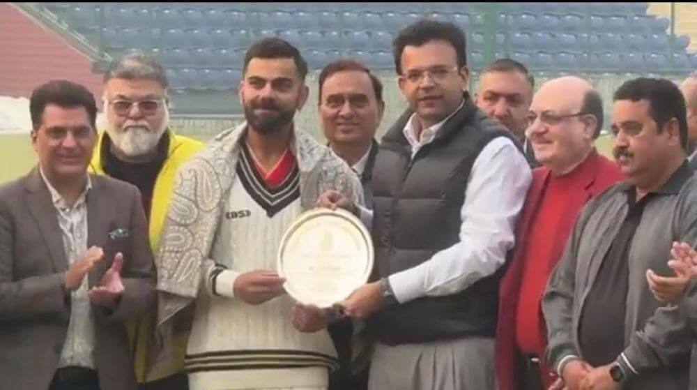 Virat Kohli felicitated at Arun Jaitley Stadium on his Ranji Trophy return