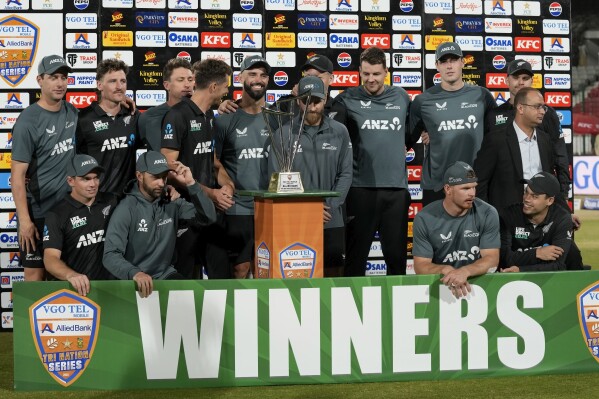 New Zealand beat Pakistan by 5 wickets in tri-nation series final