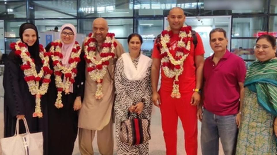Sania Mirza receives warm welcome from family upon return from Hajj