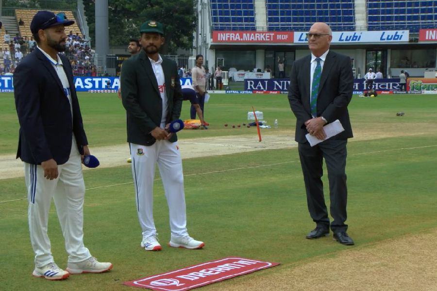 Bangladesh win toss, elect to bowl against India in first Test