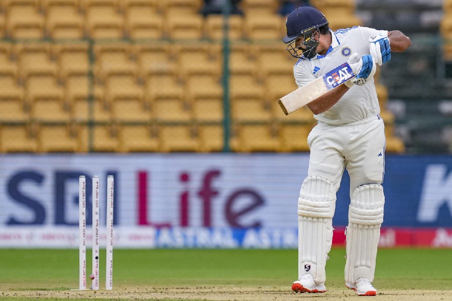 India tottering at 34/6 at lunch against New Zealand on Day 2