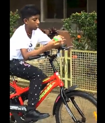 whilepedallingbicyclechennaiboycreatesworldrecordbysolvingrubikcubein1432seconds