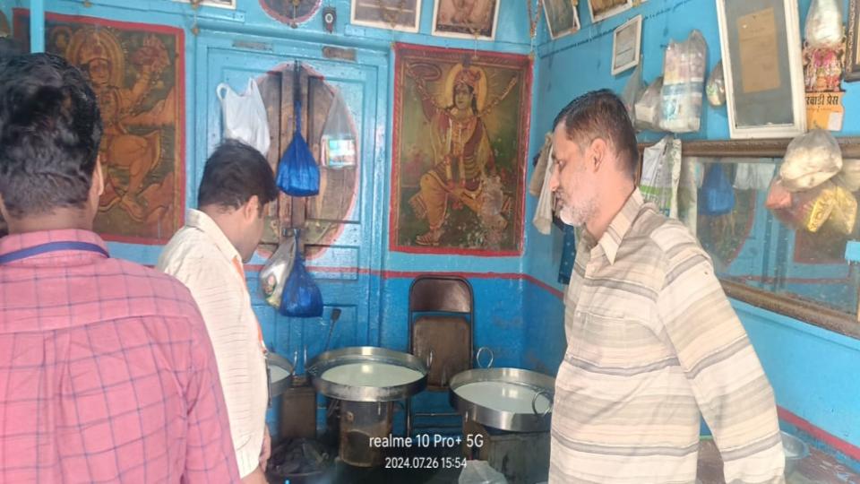 Food safety dept raids Begum Bazar eateries, violations found