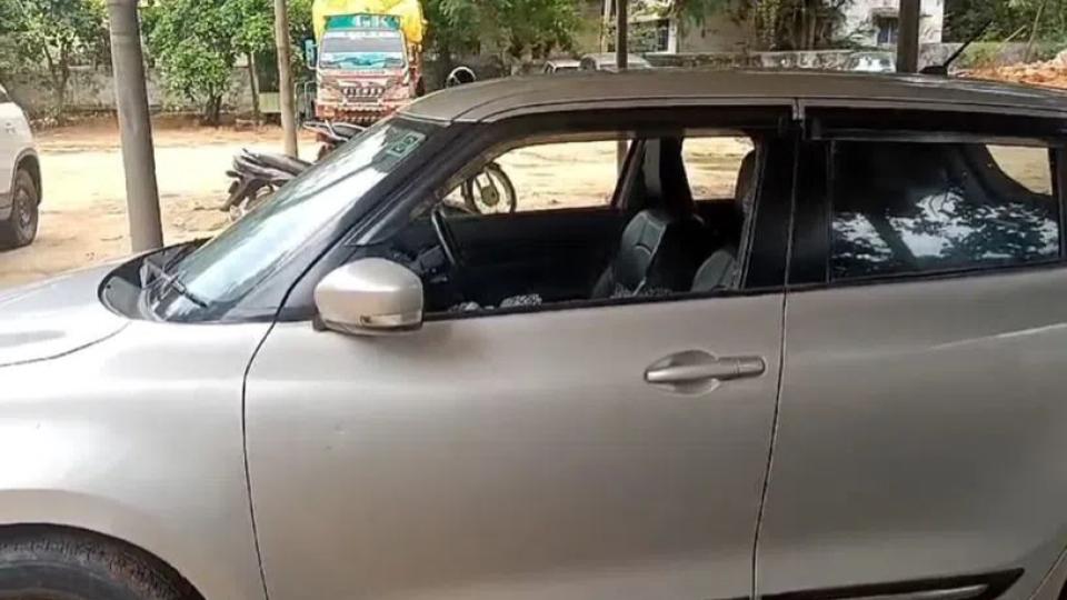 rs10lakhstolenfromparkedcarinsangareddydistrict