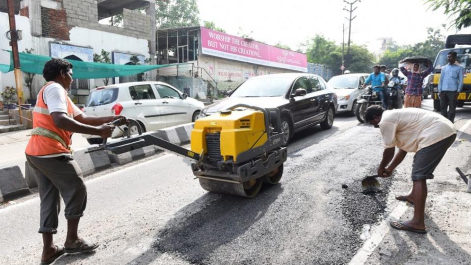 Telangana Govt to take up repairs on State roads