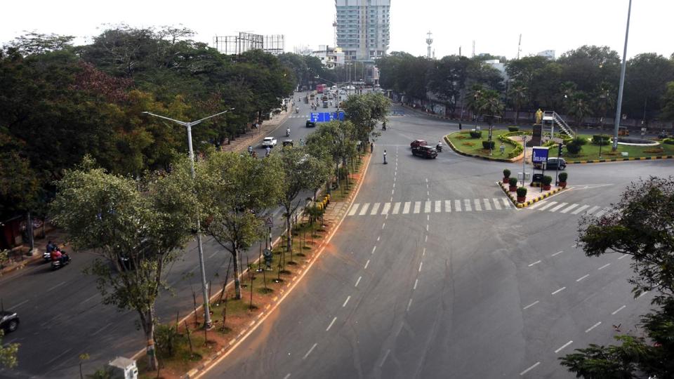 Hyderabad Roads Turns Empty As People flock hometown For Sankranti