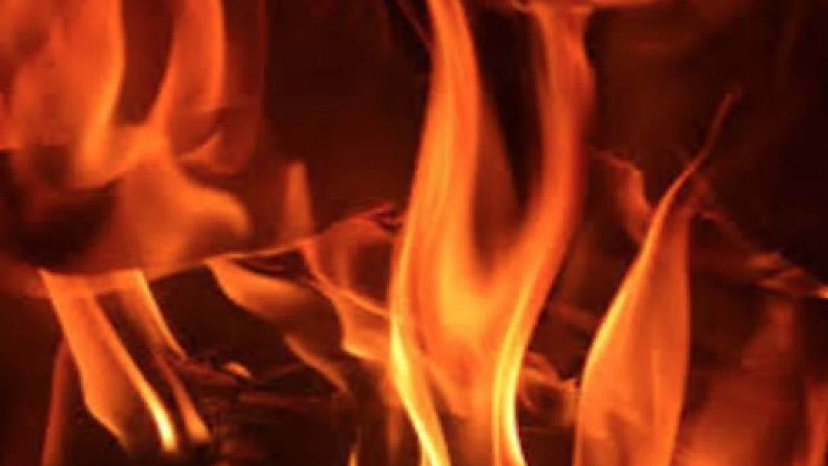 Fire erupts at cracker shop in Abids