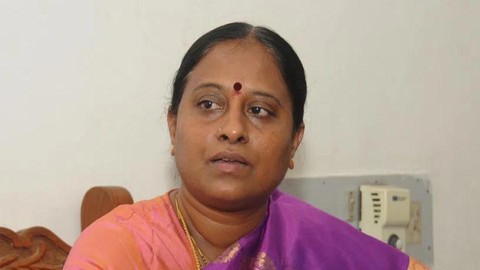 Nampally court summons Konda Surekha in defamation case