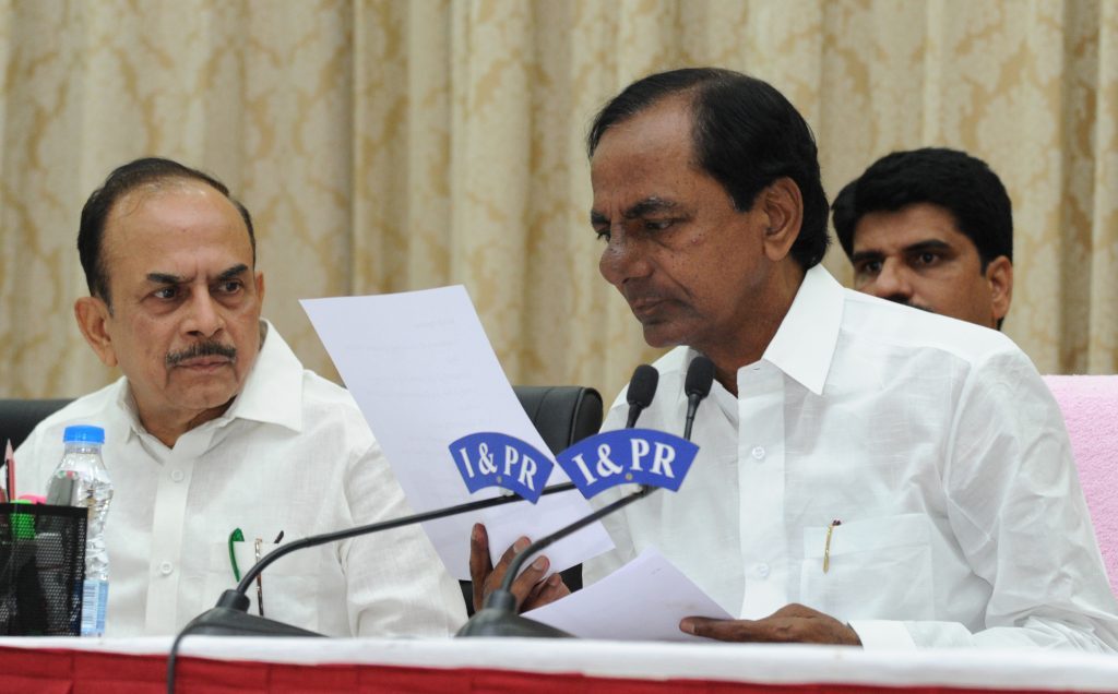 officialsmustfocusoneffectiveimplementationofgovtschemes:kcr