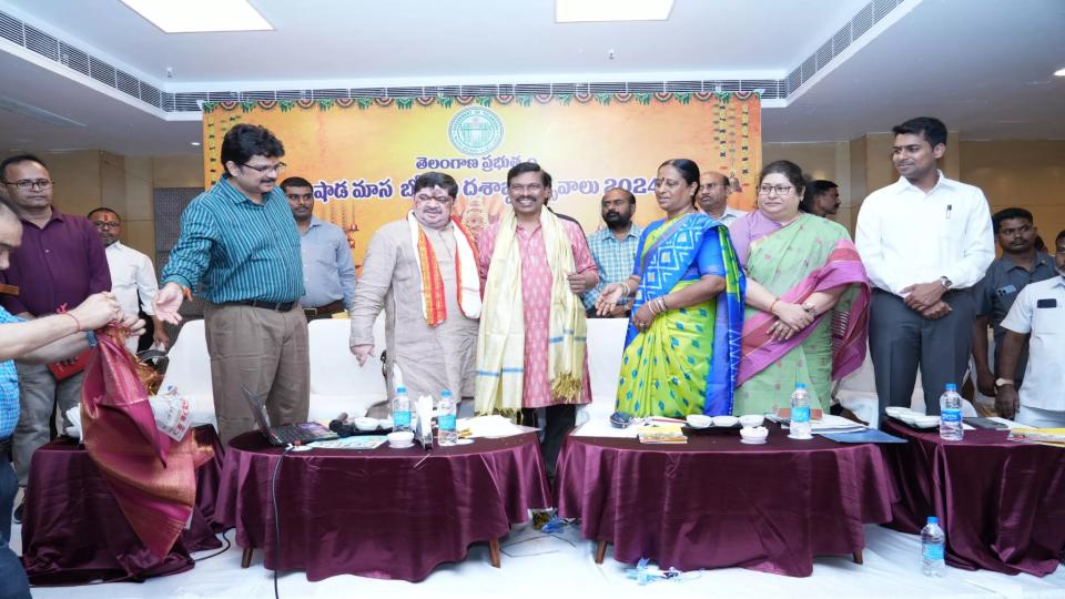 Minister Konda Surekha distributes cheques to temple committees for Bonalu 
