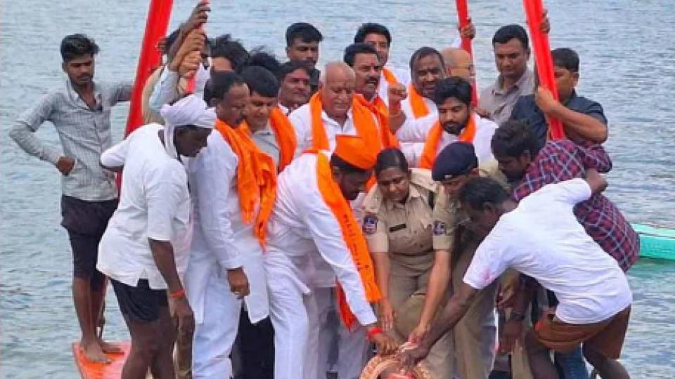 Immersion of Ganesh idols peaceful in Bhainsa