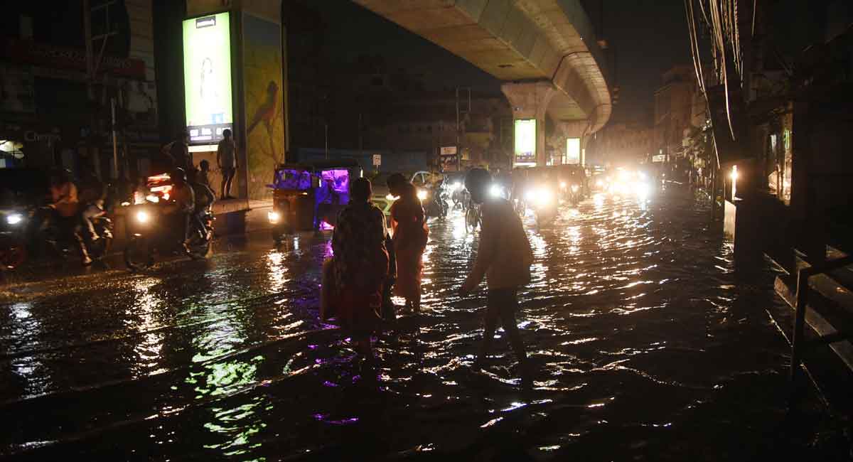 Heavy rains lash Hyderabad overnight