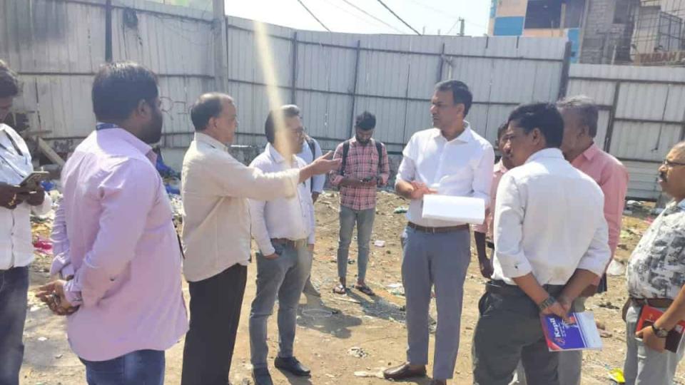 GHMC inspects old Charminar bus stand site for new parking space