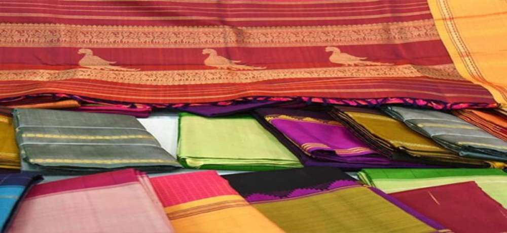 Door-to-Door distribution of one cr Bathukamma sarees begins in  Telangana-Telangana Today