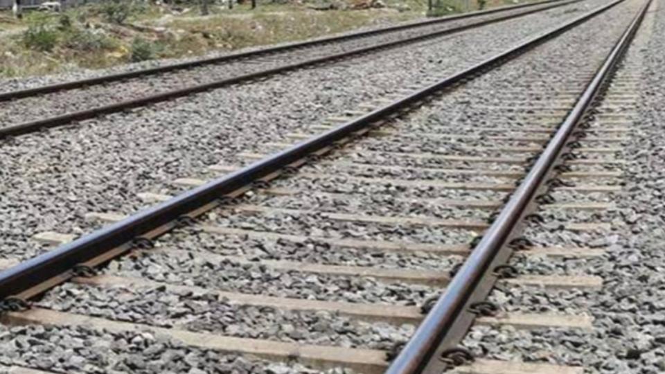 Unable to find job, 25-year-old ends life by jumping in front of train in Ghatkersar