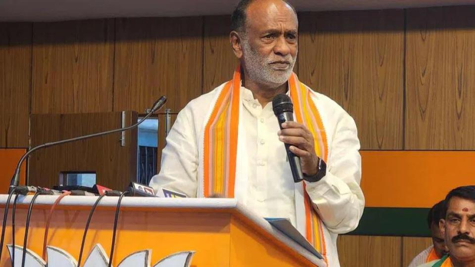 BJP hits out at Telangana govt for failing to procure paddy