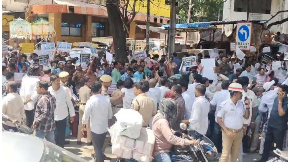 Govt employees stage protest against CM Revanth Reddy in front of Gandhi Bhavan