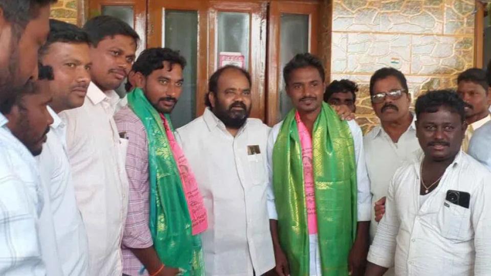 Congress leaders join BRS in Nalgonda