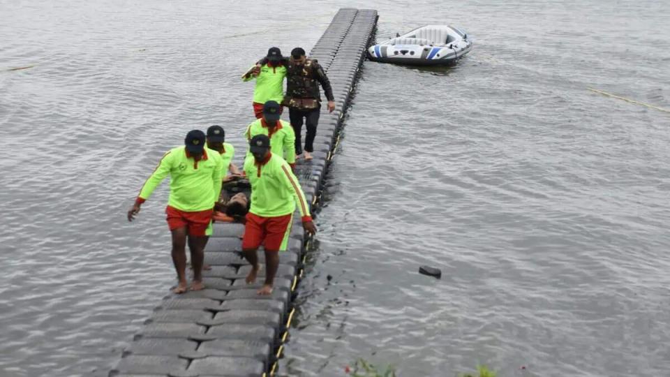 Flood relief exercise held by Army, state govt at Hussain Sagar