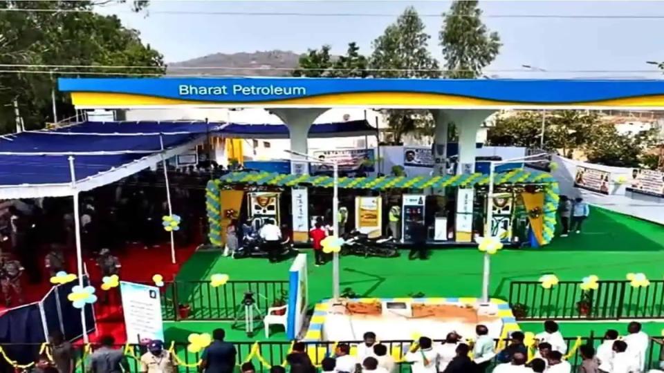 CM Revanth Reddy inaugurates petrol pump set up by women’s SHGs in Narayanpet