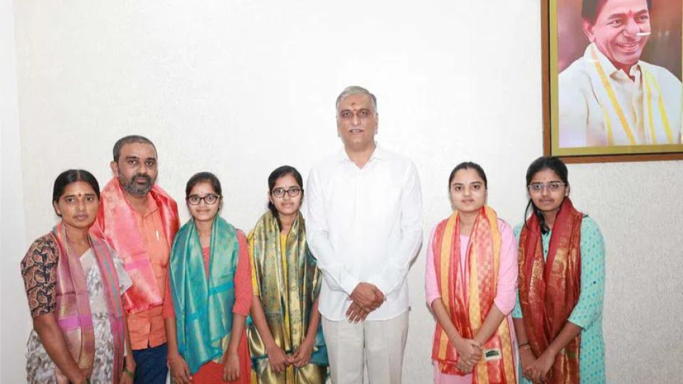 Four daughters of Siddipet couple crack MBBS in six years