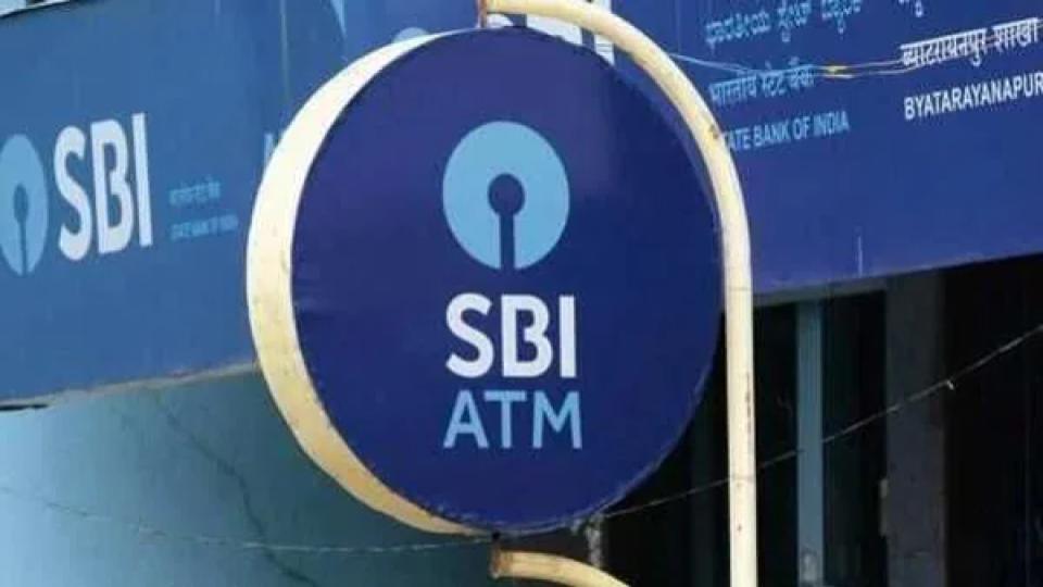 Man who lost money to online games, makes futile bid to break ATM in Hyderabad