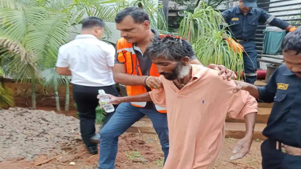 HYDRA rescues man who fell into nala in Ameerpet