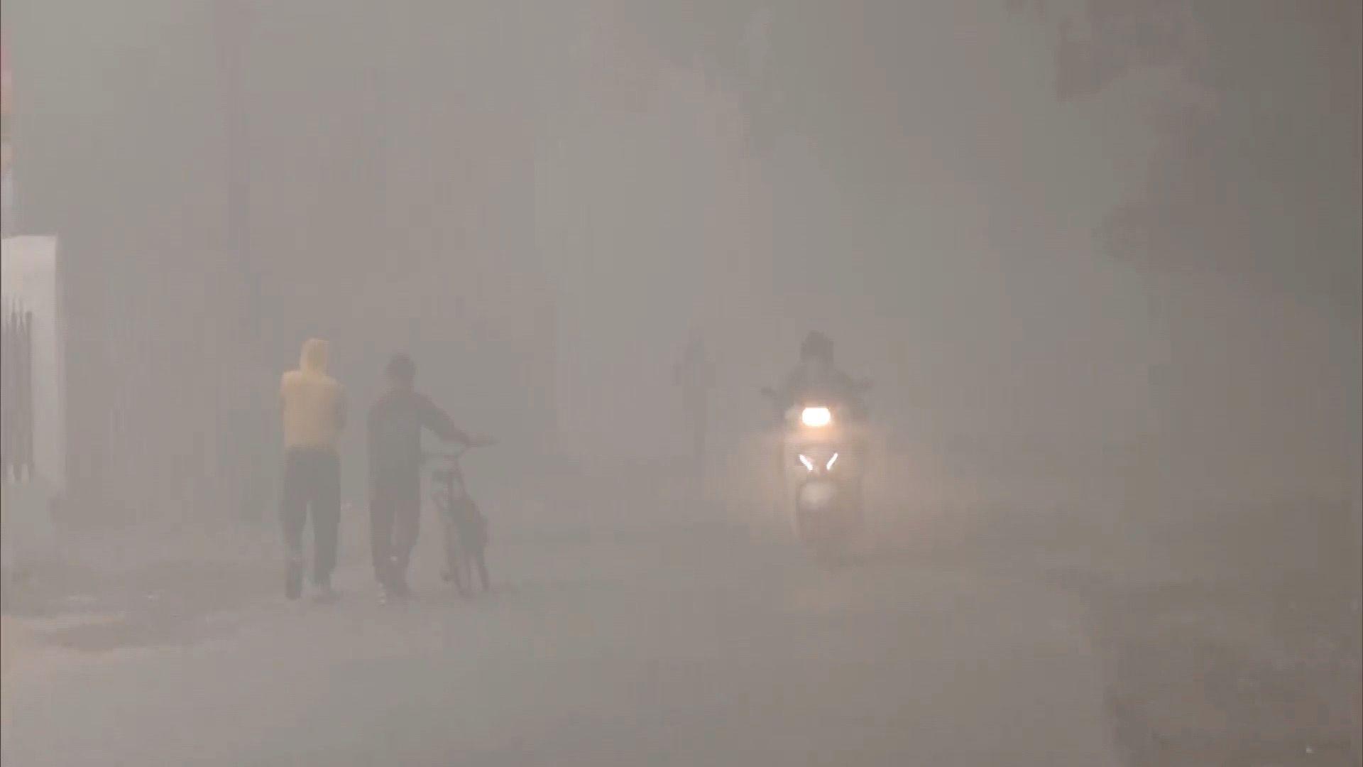 Heavy Fog Disrupts Traffic Across Telugu States