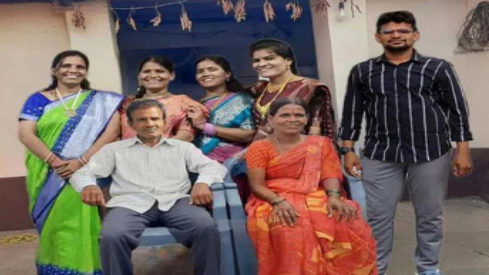 Five siblings from Sangareddy script success with government jobs