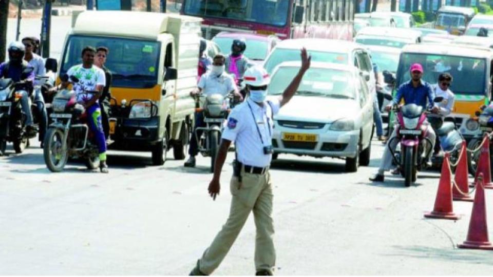 hyderabadpoliceimposetrafficdiversionsforfishprasadamdistribution