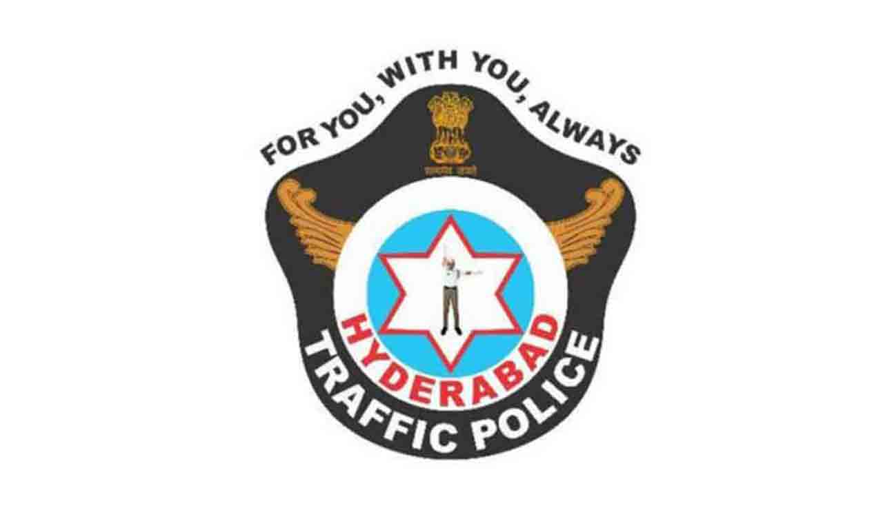 hyderabadtrafficpoliceholdsreviewmeetingwithmotorcaboperators