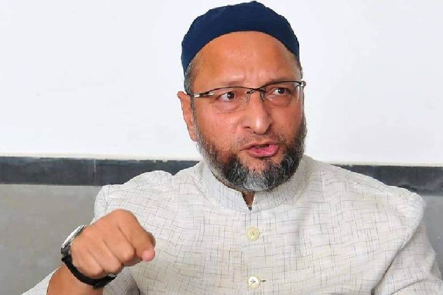 Asaduddin Owaisi gives details to enumerators