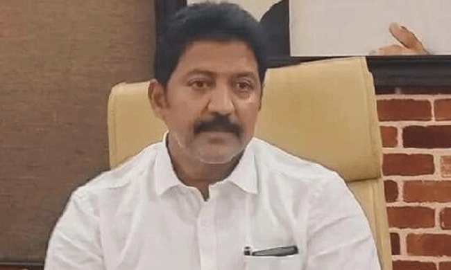 Former YSRC MLA Vallabhaneni Vamsi arrested in Hyderabad