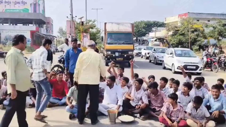 Students protest over poor quality food at Telangana govt hostel