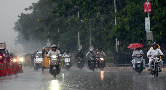 IMD issues heavy rain alert across Telangana, moderate showers likely in Hyderabad