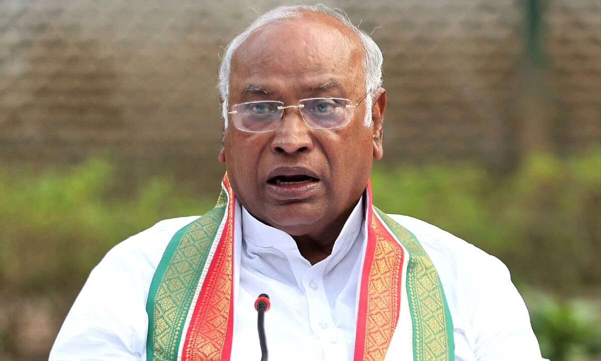 mallikarjunkhargetoaddressthepublicmeetingatchevellatoday