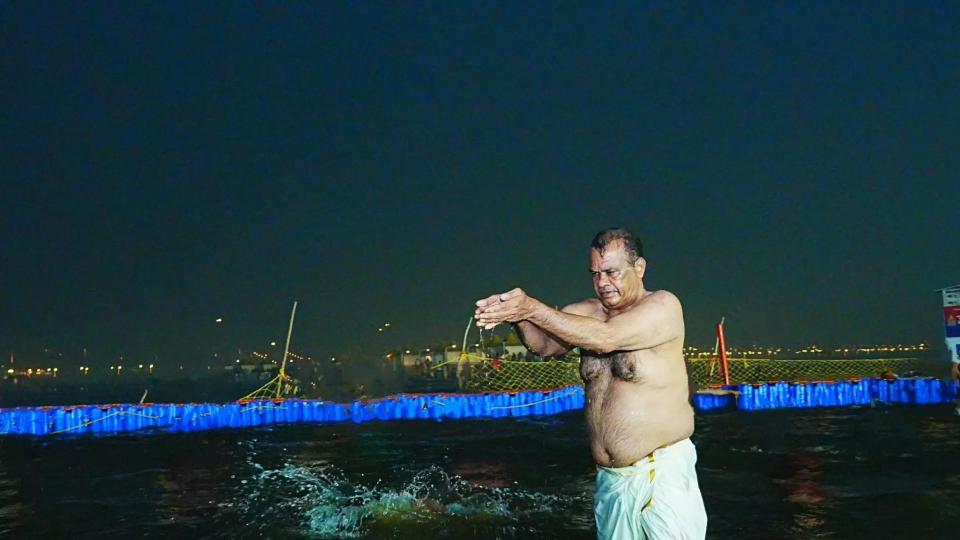 Telangana minister Venkat Reddy takes holy dip at Maha Kumbh