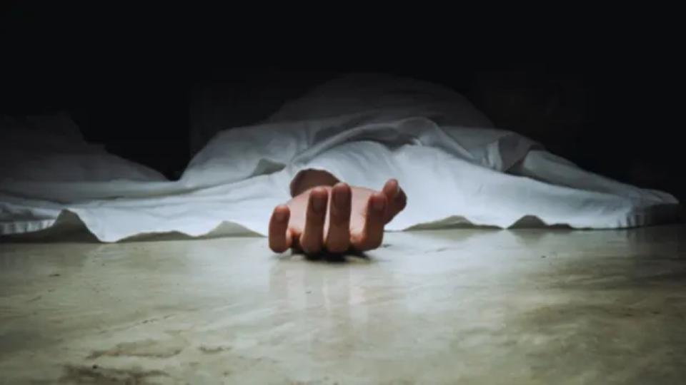 Thief falls off window while attempting to sneak into building at Nampally, dies